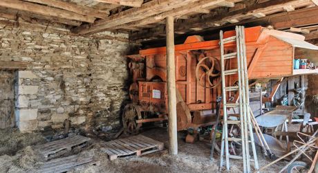 On the hills, farmhouse to renovate with meadow