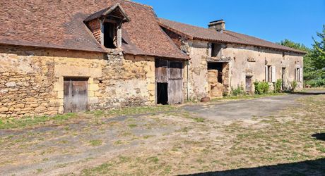 On the hills, farmhouse to renovate with meadow
