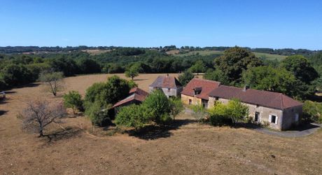 On the hills, farmhouse to renovate with meadow