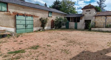 Ancien relais de poste de 8 chambres et sa grange sur 2100m² de terrain