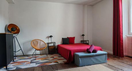 Ancien relais de poste de 8 chambres et sa grange sur 2100m² de terrain