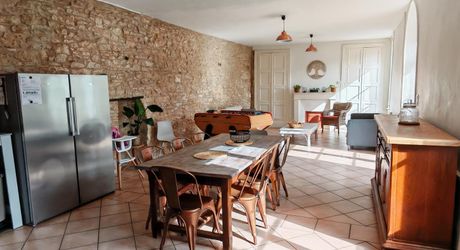 Ancien relais de poste de 8 chambres et sa grange sur 2100m² de terrain