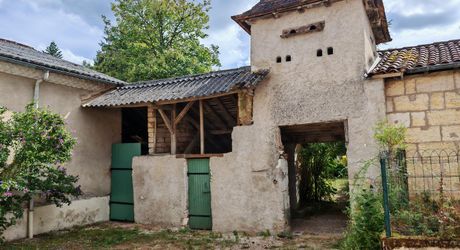 Ancien relais de poste de 8 chambres et sa grange sur 2100m² de terrain