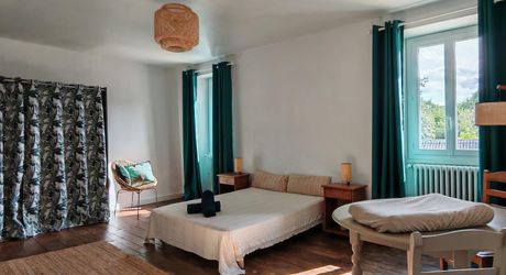 Ancien relais de poste de 8 chambres et sa grange sur 2100m² de terrain