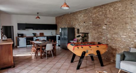 Ancien relais de poste de 8 chambres et sa grange sur 2100m² de terrain