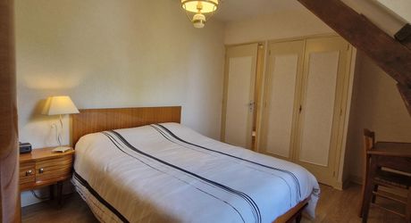 Les Eyzies - Maison périgourdine avec maison d'amis, piscine, garages et joli parc