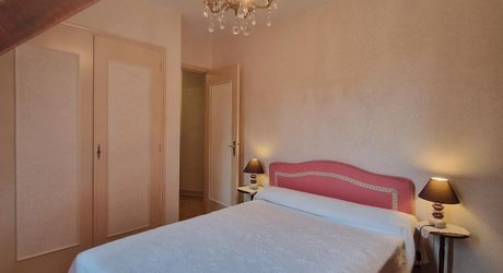 Les Eyzies - Maison périgourdine avec maison d'amis, piscine, garages et joli parc