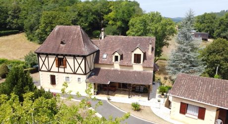 Les Eyzies - Maison périgourdine avec maison d'amis, piscine, garages et joli parc