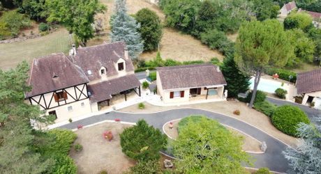 Les Eyzies - Maison périgourdine avec maison d'amis, piscine, garages et joli parc