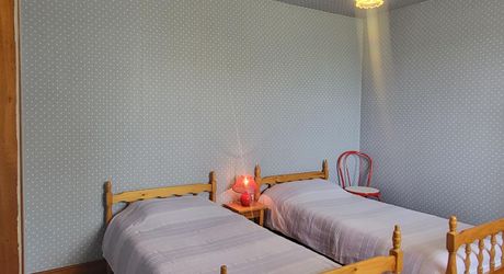 Les Eyzies - Maison périgourdine avec maison d'amis, piscine, garages et joli parc