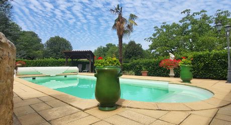 Les Eyzies - Maison périgourdine avec maison d'amis, piscine, garages et joli parc