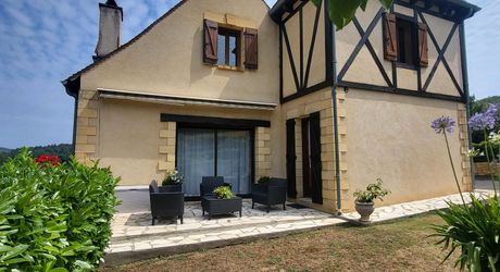 Les Eyzies - Maison périgourdine avec maison d'amis, piscine, garages et joli parc
