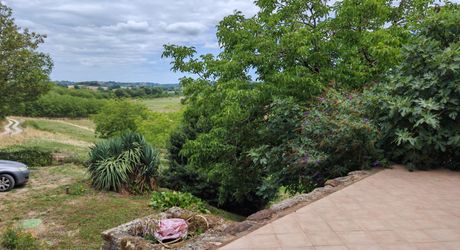 Hautefort - Maison périgourdine avec belle vue sur 3000m² de terrain