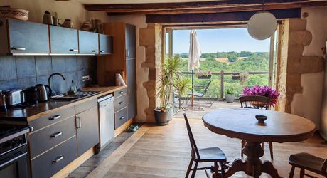 Hautefort - Maison périgourdine avec belle vue sur 3000m² de terrain