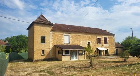 Ancienne maison périgourdine sur 1,5 hectare de terrain