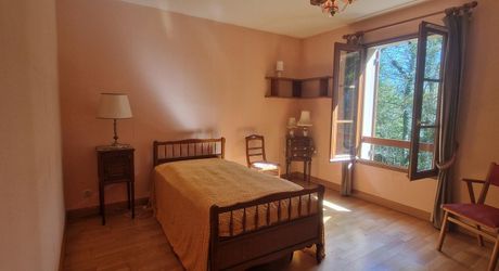 Les Eyzies - Périgord house with 3 bedrooms, garage and large basement.