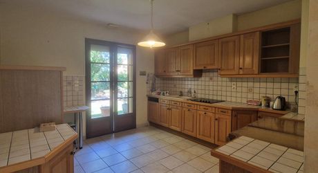 Les Eyzies - Périgord house with 3 bedrooms, garage and large basement.
