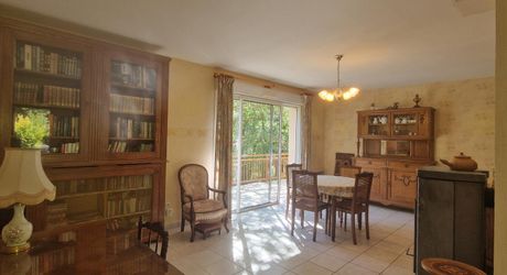 Les Eyzies - Périgord house with 3 bedrooms, garage and large basement.