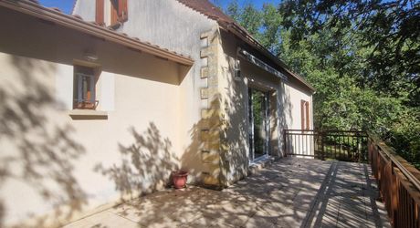 Les Eyzies - Périgord house with 3 bedrooms, garage and large basement.