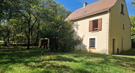 Les Eyzies - Périgord house with 3 bedrooms, garage and large basement.