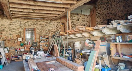 Au calme, corps de ferme de 2 maisons et granges sur 7000m² de terrain et piscine