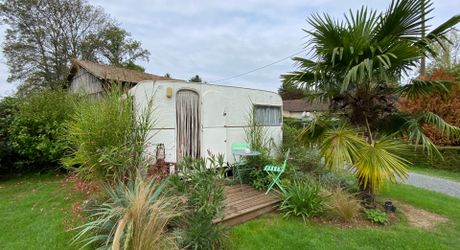  Maison d'Exception à 10 min de Périgueux : 123 m² de Charme, piscine et séchoir à tabac sur une parcelle de 3323m²