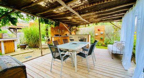  Maison d'Exception à 10 min de Périgueux : 123 m² de Charme, piscine et séchoir à tabac sur une parcelle de 3323m²