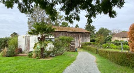  Maison d'Exception à 10 min de Périgueux : 123 m² de Charme, piscine et séchoir à tabac sur une parcelle de 3323m²
