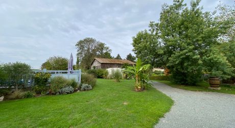  Maison d'Exception à 10 min de Périgueux : 123 m² de Charme, piscine et séchoir à tabac sur une parcelle de 3323m²