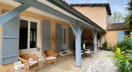 Maison d'Exception à 10 min de Périgueux : 123 m² de Charme, piscine et séchoir à tabac sur une parcelle de 3323m²