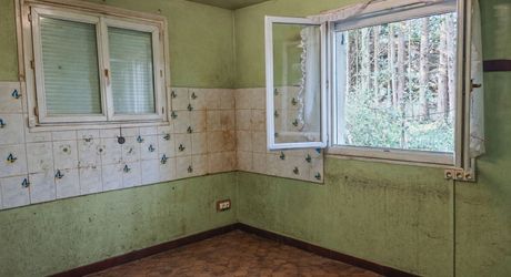 Maison des années 70 sans voisin et terrain boisé