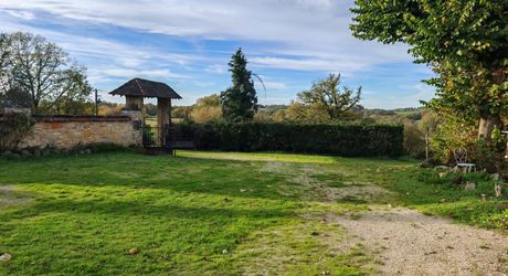 Excideuil - Maison bourgeoise et dépendances sur 3,6 hectares avec vue dégagée