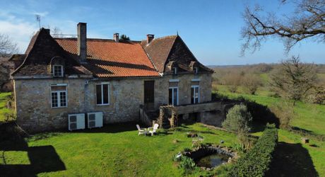 Excideuil - Ferme bourgeoise du XVIIe et dépendances sur 3,6 hectares