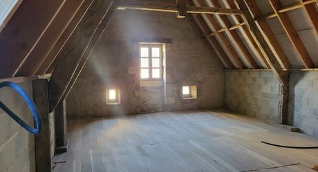 Sarlat - Maison périgourdine à finir de rénover et dépendances