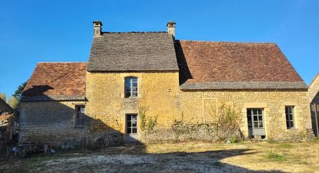 Sarlat - Maison périgourdine à finir de rénover et dépendances