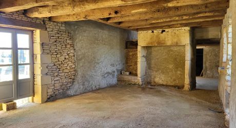 Sarlat - Maison périgourdine à finir de rénover et dépendances