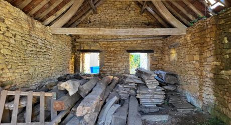 Sarlat - Maison périgourdine à finir de rénover et dépendances