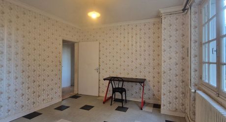 Exclusivité Label Pierres - Maison de ville aux Eyzies avec 3 chambres, appartement indépendant et garage.