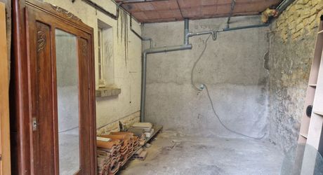 Exclusivité Label Pierres - Maison de ville aux Eyzies avec 3 chambres, appartement indépendant et garage.