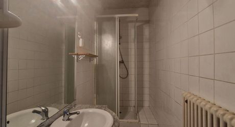 Exclusivité Label Pierres - Maison de ville aux Eyzies avec 3 chambres, appartement indépendant et garage.