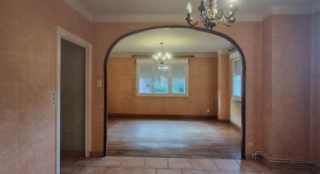 Exclusivité Label Pierres - Maison de ville aux Eyzies avec 3 chambres, appartement indépendant et garage.