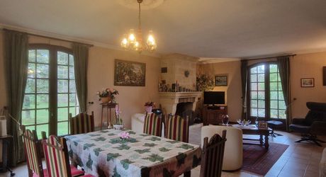 Exclusivité Label Pierres - Maison périgourdine à vendre de 170m² habitables sur son terrain de 4400m² constructible et vue dégagée