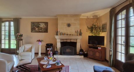 Exclusivité Label Pierres - Maison périgourdine à vendre de 170m² habitables sur son terrain de 4400m² constructible et vue dégagée