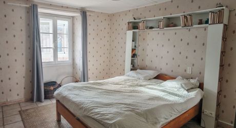 Maison périgourdine de plain pied et sa piscine au calme