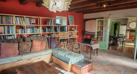 Maison périgourdine de plain pied et sa piscine au calme