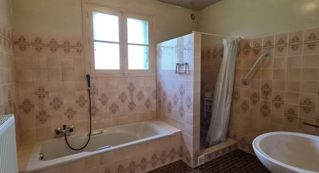 Exclusivité Label Pierres - Maison ancienne à restaurer sur 3900m² de jardin avec dépendances et accès à la rivière