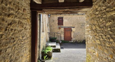 Exclusivité Label Pierres - Maison ancienne à restaurer sur 3900m² de jardin avec dépendances et accès à la rivière