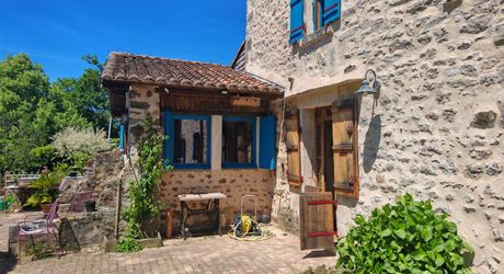Grands volumes pour cette maison périgourdine sur 1 hectare de terrain