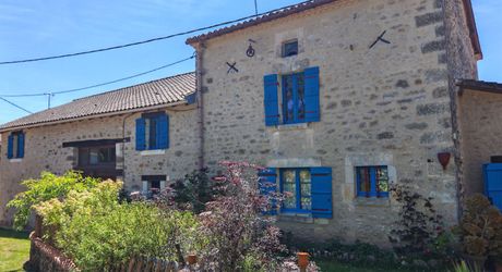 Grands volumes pour cette maison périgourdine sur 1 hectare de terrain