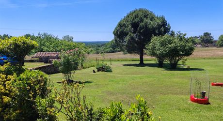 Grands volumes pour cette maison périgourdine sur 1 hectare de terrain